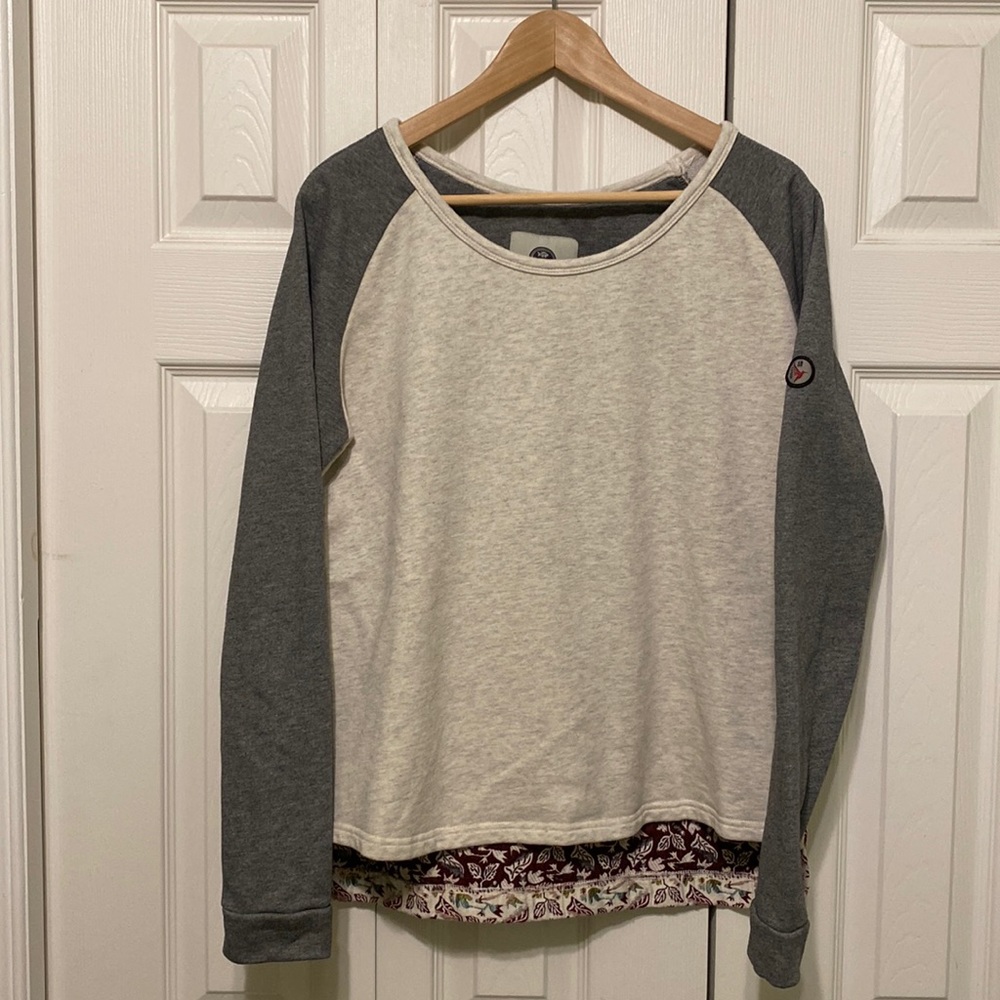 Three stones top with embroidered fabric back